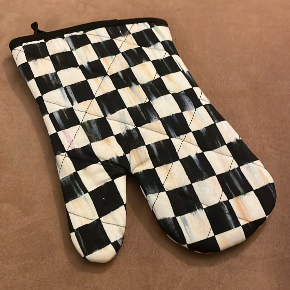 SOLD ELSEWHERE! MACKENZIE-CHILDS Courtly Check Oven Mitt Bl/Wh Courtly Check